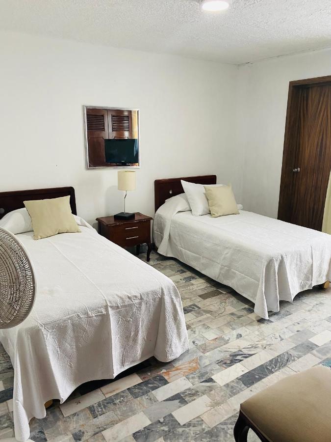 Hostal Guadalajara Cosmopolitan Providencia Ngoại thất bức ảnh