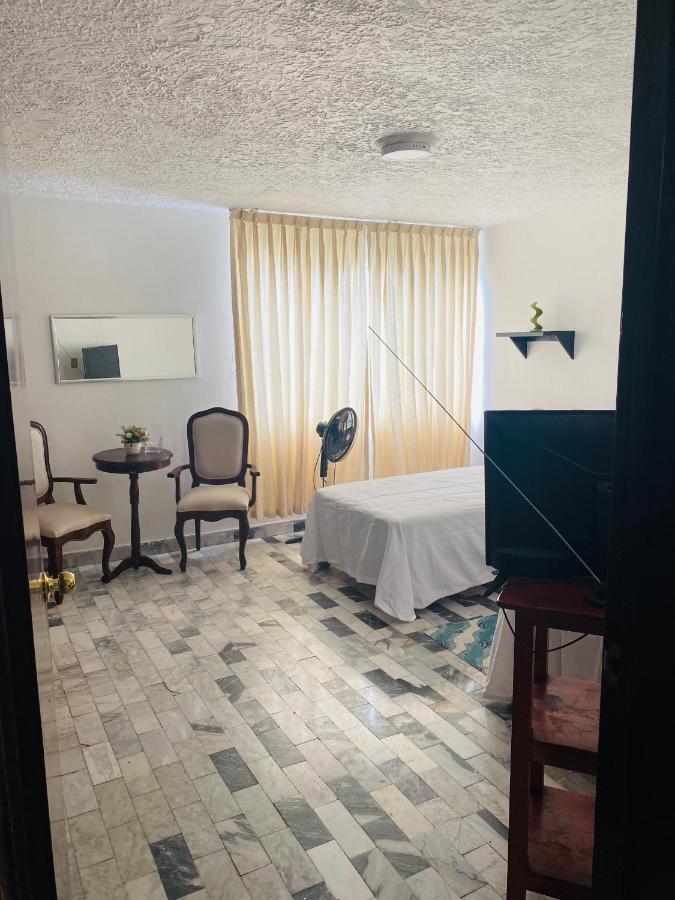 Hostal Guadalajara Cosmopolitan Providencia Ngoại thất bức ảnh